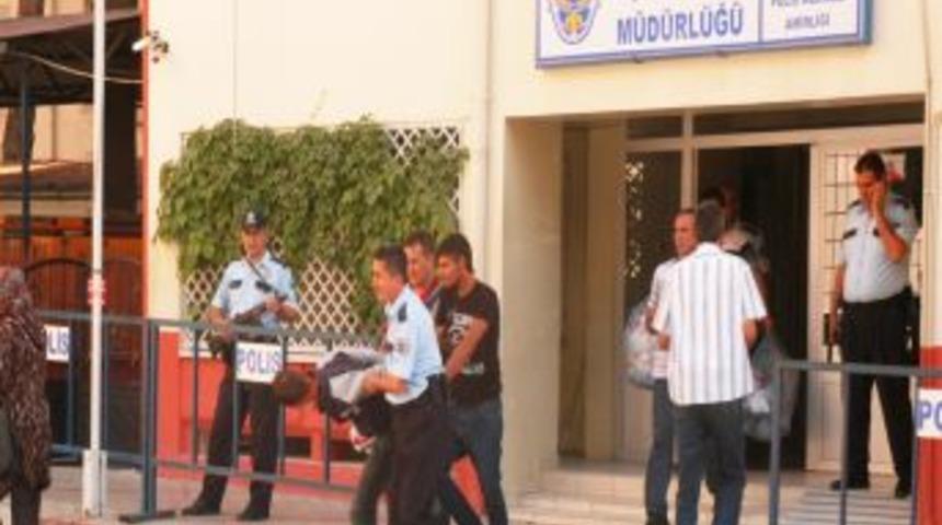 İlk&ouml;ğretim Okulundan Bilgisayar &Ccedil;alan Şahıslar Yakalandı