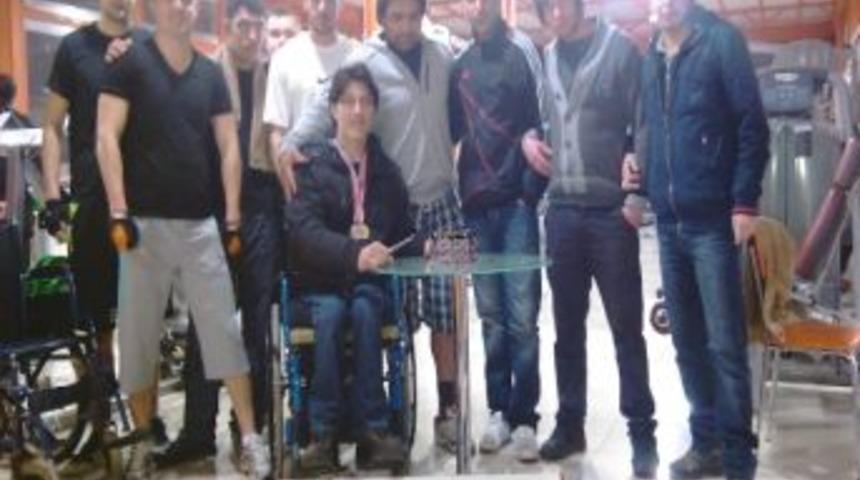 Seven, Bilek G&uuml;reşinde D&uuml;nya Şampiyonu