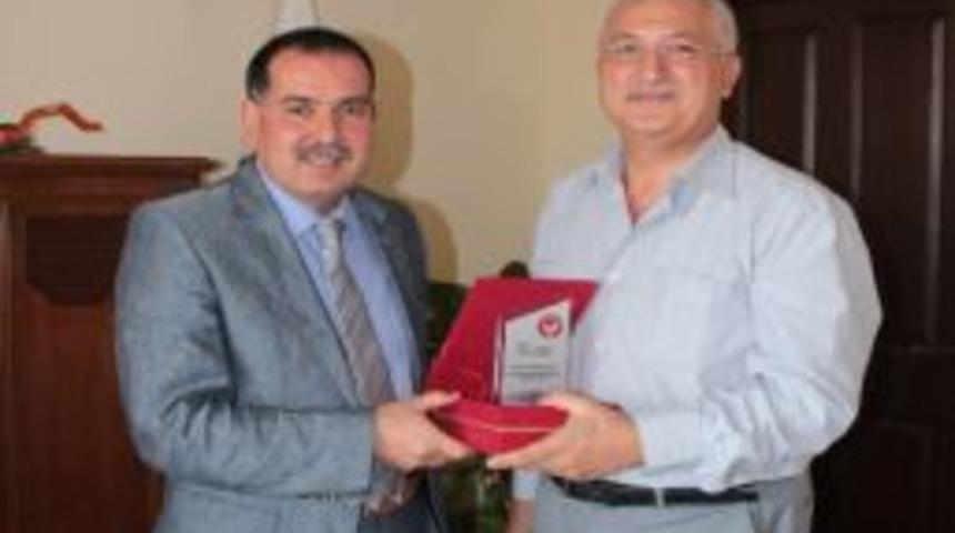 İl Hakem Kurulundan Başkan Zenbilci&rsquo;ye Teşekk&uuml;r Plaketi