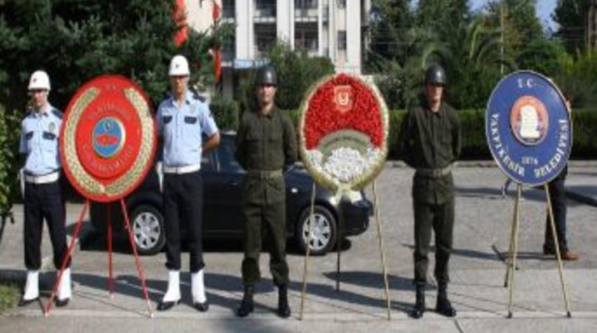 Vakfıkebir'de, Atat&uuml;rk'e 'Gazi' Unvanının Verilişinin 91. Yıld&ouml;n&uuml;m&uuml; Kutlandı