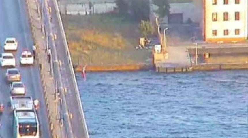 İstanbul Boğazı'nda intihar