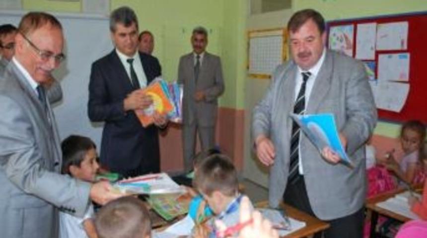 Belediyeden &Ouml;ğrencilere Kırtasiye Yardımı