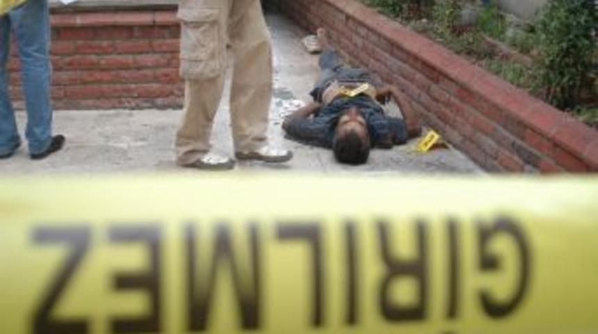 Sokaklardaki Son Uykusuna Yattı