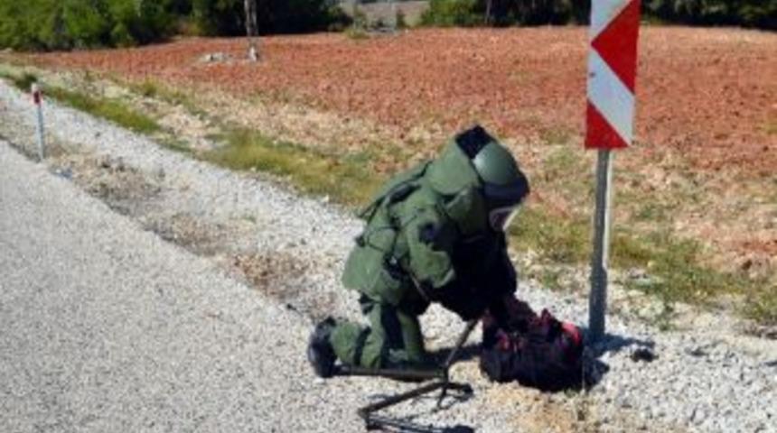 Ş&uuml;pheli &Ccedil;anta Su Topu Atışıyla İmha Edildi