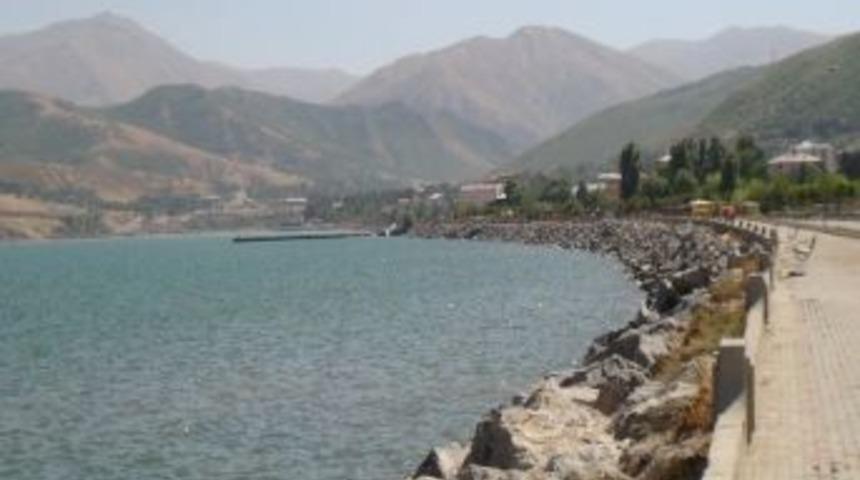 Van G&ouml;l&uuml; İsmi Tartışması S&uuml;r&uuml;yor