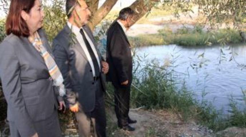 AK Parti Milletvekili Selamoğlu, Sarıoba K&ouml;y&uuml;nde K&ouml;pr&uuml; Incelemesi Yaptı