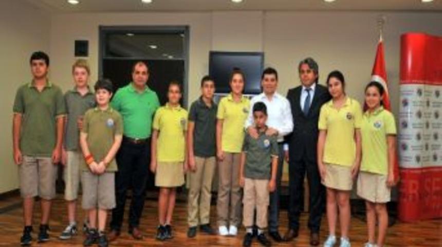 Başkan T&uuml;t&uuml;nc&uuml;&rsquo;ye Eğitime Destek Plaketi