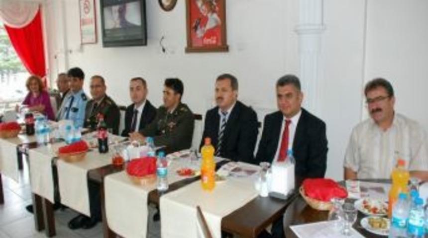 Boz&uuml;y&uuml;k&rsquo;te Şehit Ve Gazi Ailelerine Yemek