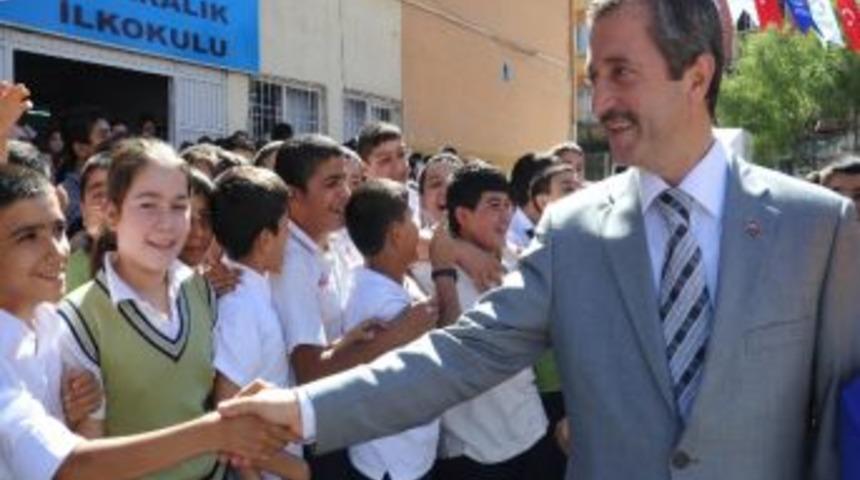 Şahinbey Belediyesi &Ouml;ğrencileri Sevindirdi