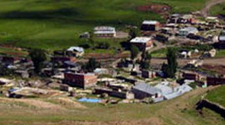 Doğurduğu bebeği yola attı