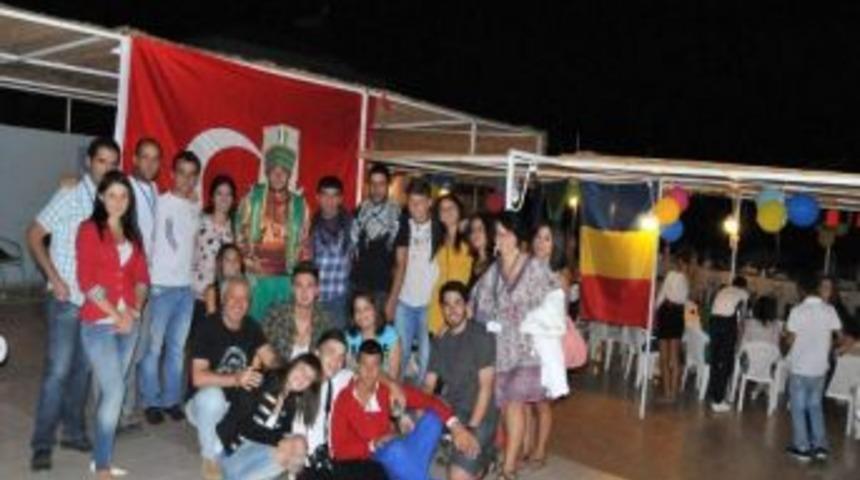 Yabancı &Ouml;ğrencilerin T&uuml;rk Bayrağı Sevgisi