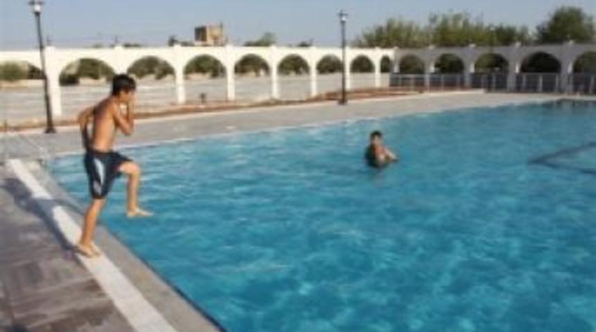 &Ccedil;ocukların &Uuml;cretsiz Havuz Keyfi