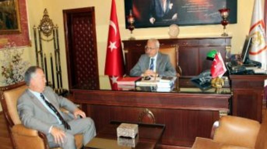 Emniyet M&uuml;d&uuml;r&uuml; Seyhan, Vali Kemelek&rsquo;e Veda Ziyaretinde Bulundu