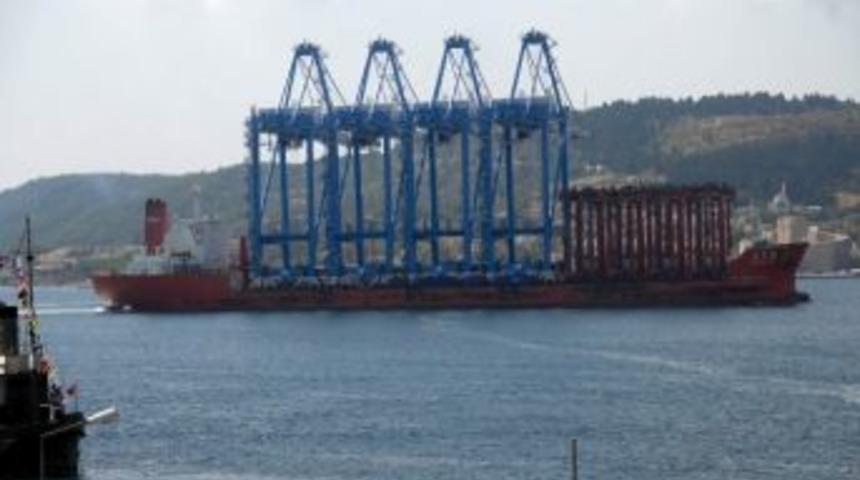 Kargo Gemisi Boğazı Kapattı