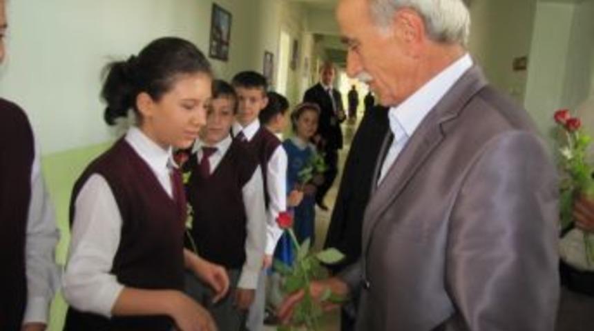 Hisarcık'ta Gaziler G&uuml;n&uuml;nde &Ouml;ğrencilerden Gazilere G&uuml;l