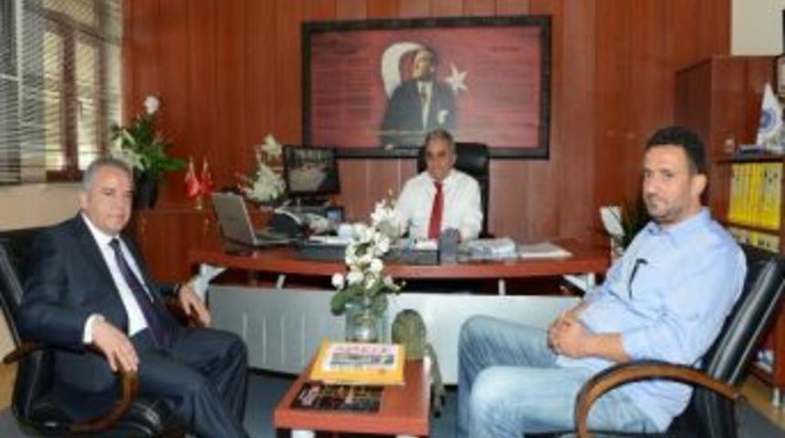 Başkan B&ouml;cek, Okulları Ziyaret Etti