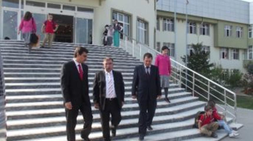 Vali Yılmaz, &Ouml;zel Yunus G&uuml;ner Eğitim Kurumuna Ziyaret