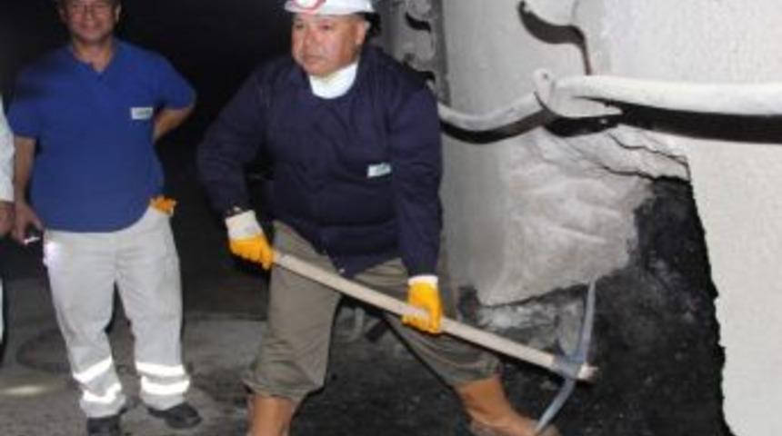 Belediye Başkanı Eksi 710 Metrede K&ouml;m&uuml;r &Ccedil;ıkarttı