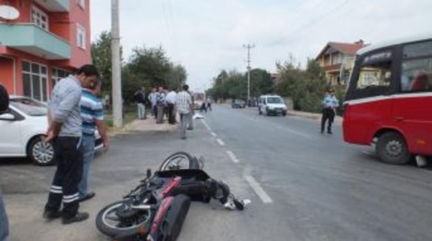 Yayaya &Ccedil;arpan Motorsiklet S&uuml;r&uuml;c&uuml;s&uuml; Yaşamını Yitirdi