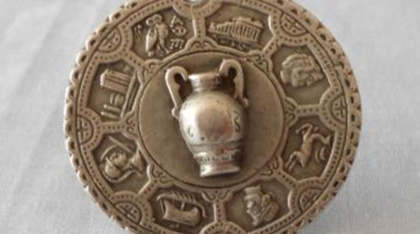 &Ccedil;anakkale&rsquo;de Tarih&icirc; G&uuml;m&uuml;ş Madalyon Ele Ge&ccedil;irildi