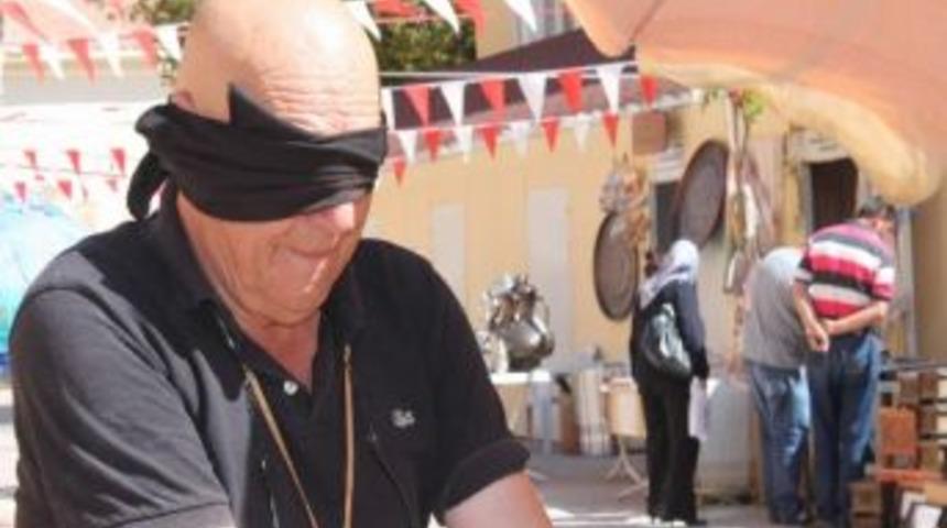 G&ouml;zleri Kapalı &Ccedil;&ouml;mlek&ccedil;i İlgi Odağı Oldu