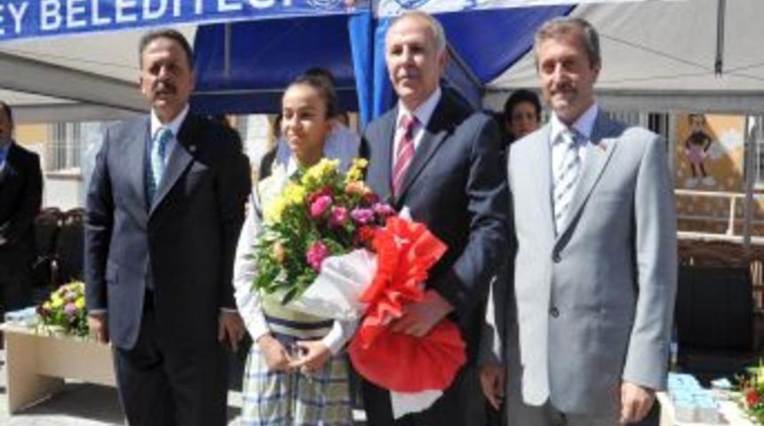 Şahinbey Belediyesi'nden &Ouml;ğrencilere Kırtasiye Yardımı