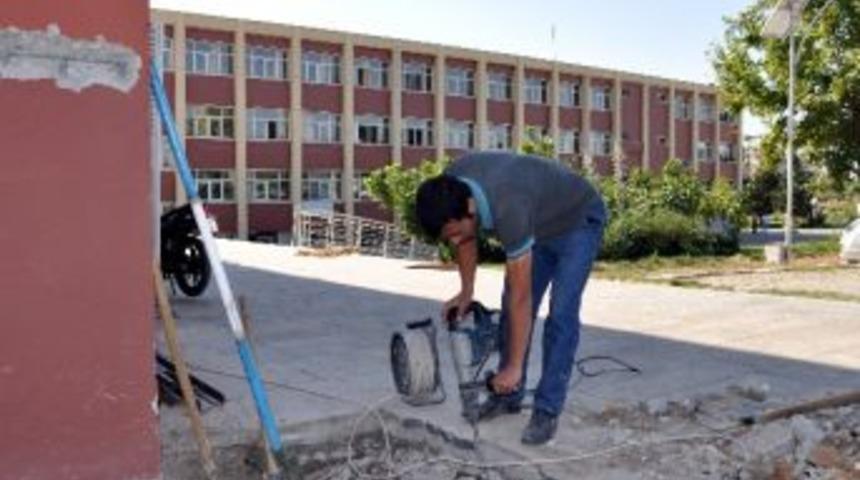 Adıyaman &Uuml;niversitesi'nde Deprem &Ccedil;alışmaları