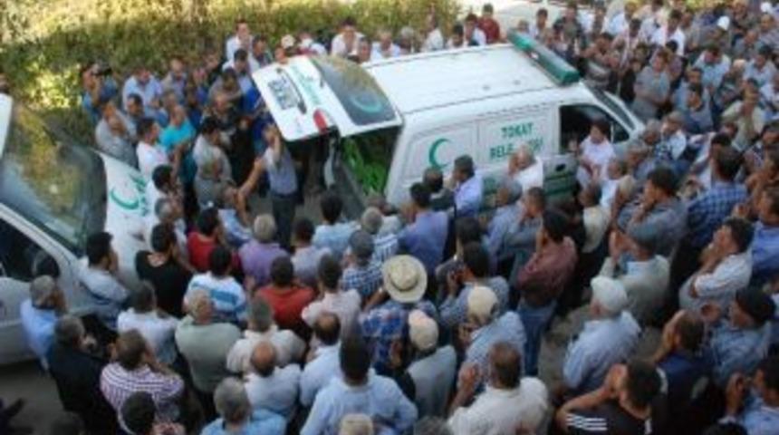 Cenazeye Giderken Kazada &Ouml;len 4 Kişi Toprağa Verildi