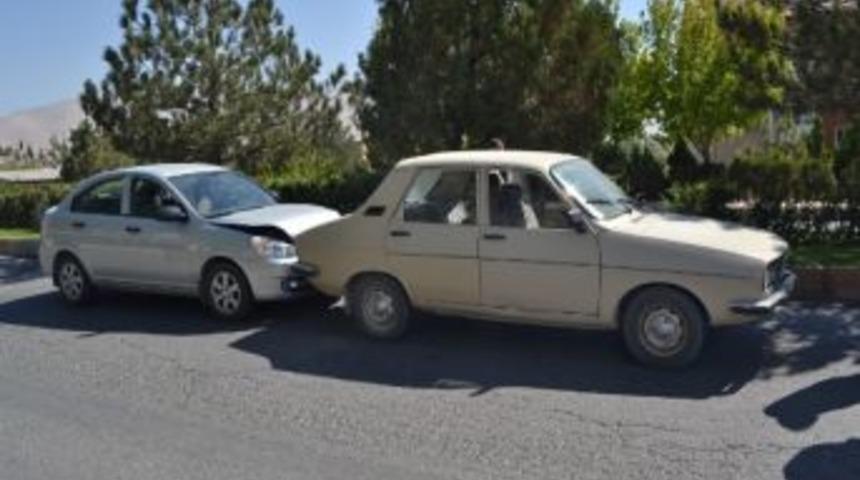 Kamyonet Takla Attı: 2 Yaralı