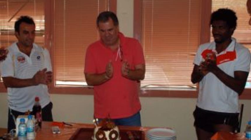 Eriş&rsquo;e s&uuml;rpriz doğum g&uuml;n&uuml;