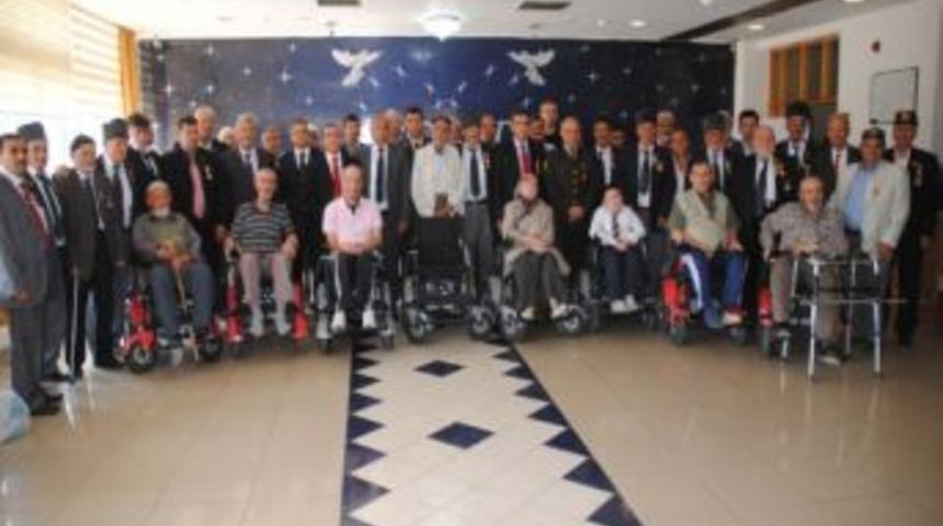 Tavşanlı'da 8 Engelliye Tekerlekli Saldalye