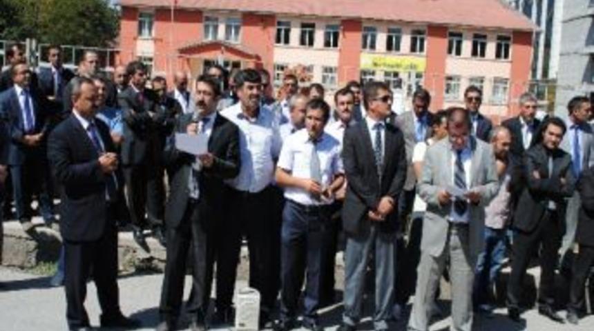 "okul Basma Ve M&uuml;d&uuml;r&uuml; Tehdit" İddiasına Kınama