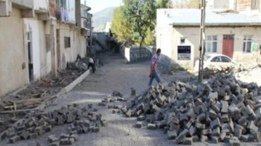 Ardahan&rsquo;da 3 Yıl İ&ccedil;erisinde 200 Bin Metrekarelik Alana Kilitli Parke Taşı D&ouml;şendi