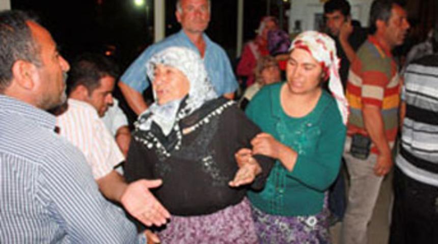 Trakt&ouml;r devrildi: 3 &ouml;l&uuml;, 12 yaralı