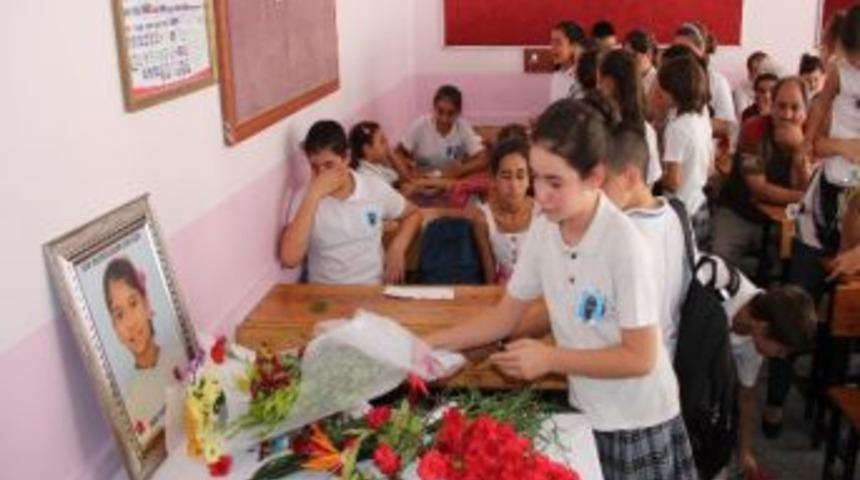 (&ouml;zel Haber) Ter&ouml;r Kurbanı "sevgi"ye Sınıfında Ağlatan Anma T&ouml;reni