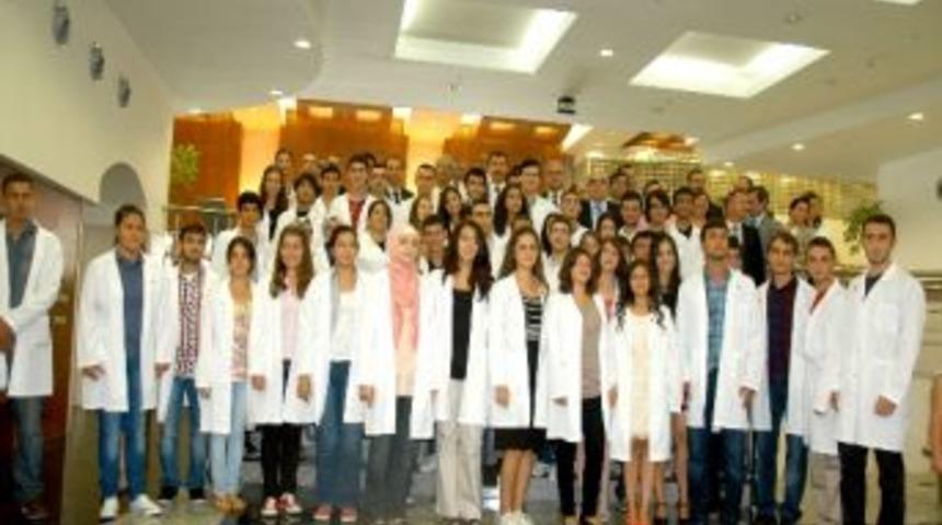 Muğla'da Tıp &Ouml;ğrencileri &lsquo;beyaz &Ouml;nl&uuml;k&rsquo; Giydi