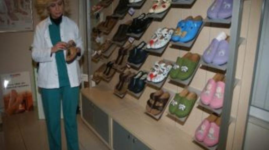 A&ccedil;ık Ayakkabı Modası Ve Ayakta G&uuml;zellik Arayışı