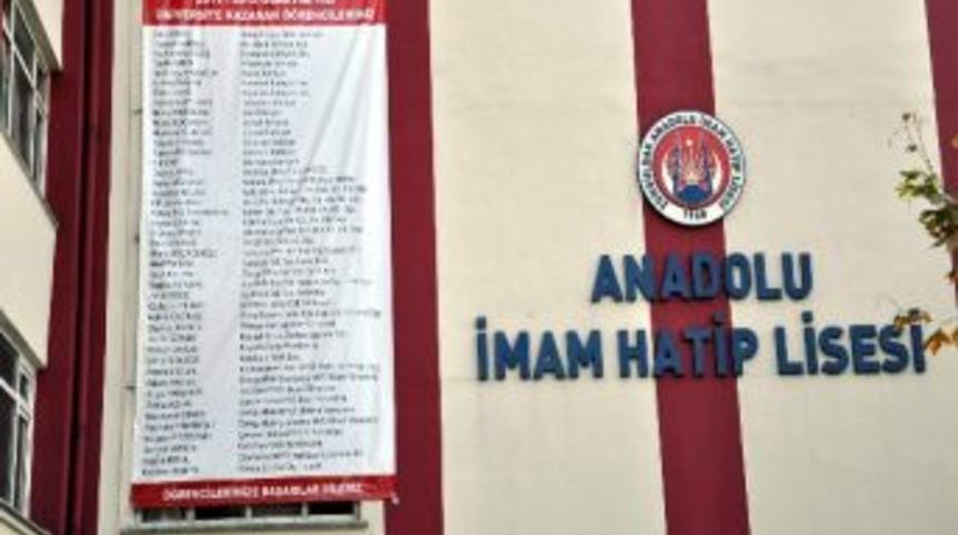 Başarılı İmamhatipli &Ouml;ğrenciler İ&ccedil;in Dev Pankart
