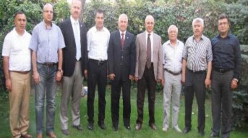 Kayseri Milletvekili Ahmet &Ouml;ks&uuml;zkaya Kayseri Smmm Odası&rsquo;nı Ziyaret Etti
