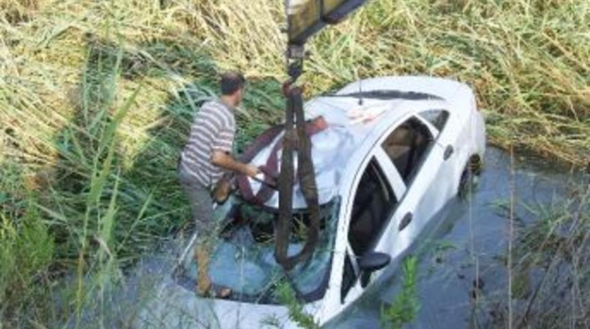 Otomobil Kanala U&ccedil;tu: 1&rsquo;i Ağır 2 Yaralı