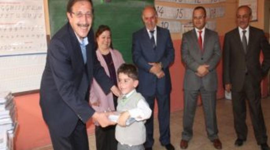 Başkan Bulutlar, Minik &Ouml;ğrencileri Yalnız Bırakmadı&hellip;