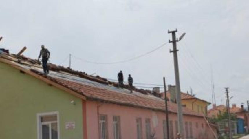 Halk Eğitimi Merkezi &Ccedil;atısının Ancak Yarısı Onarılıyor