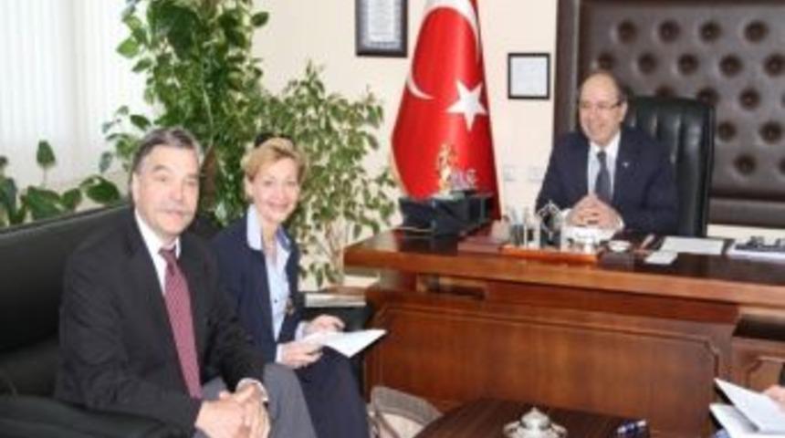 Ege &Uuml;niversitesi (e&uuml;) Diş Hekimliği Fak&uuml;ltesi Kalitesini Tescilledi