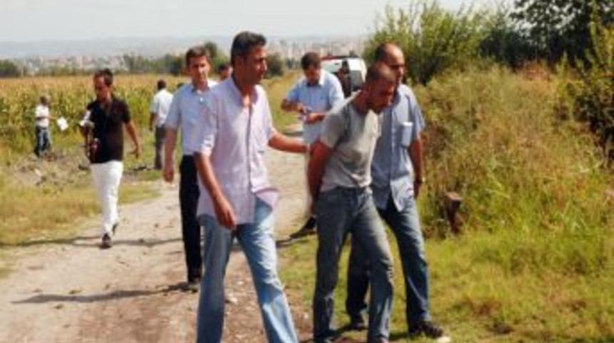 Polisten Ka&ccedil;an Esrar Satıcıları Mısır Tarlasında Yakalandı