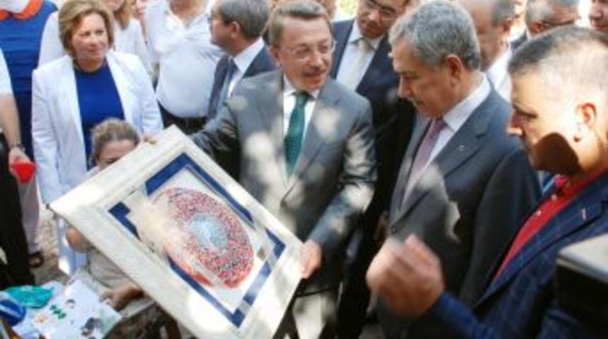 Başkan &Ouml;zt&uuml;rk&rsquo;ten Başbakan Yardımcısı Arın&ccedil;&rsquo;a &Ccedil;ini Tablo