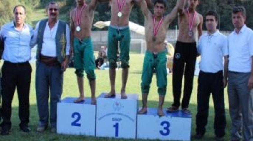 Petrolspor G&uuml;reş&rsquo;te T&uuml;rkiye &Uuml;&ccedil;&uuml;nc&uuml;l&uuml;ğ&uuml; Elde Etti