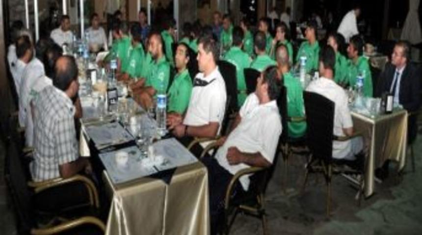 Fadıloğlu&rsquo;ndan Yeşil Siyahlı Ekibe Moral Yemeği