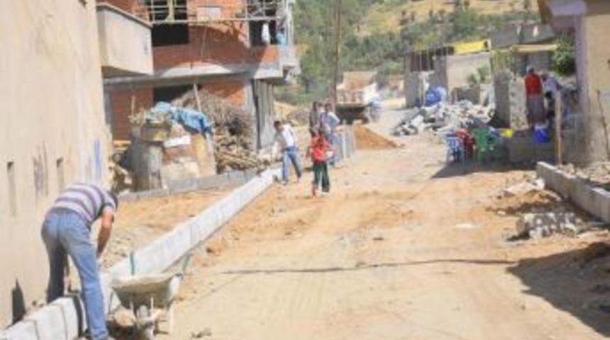 Tenha Sokak&rsquo;ta Yol &Ccedil;alışması