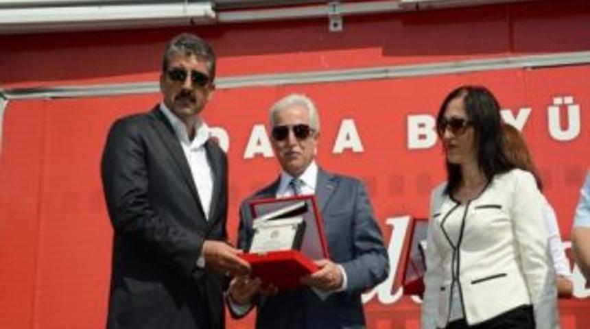 Kardeş Belediyeden Plaket