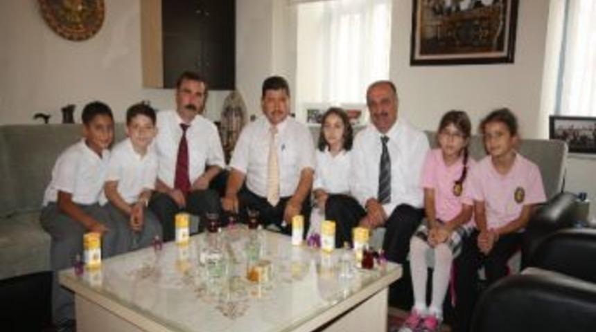 &Ouml;ğrenciler Kula Belediye Başkanı Selim Aşkın'a Ziyaret